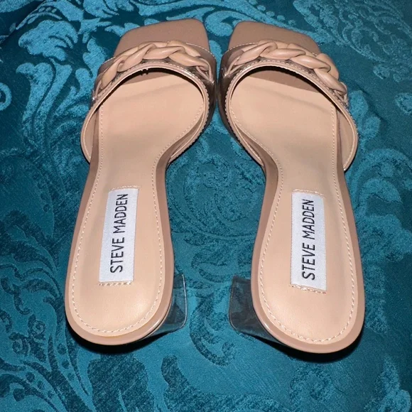 Heels - Picture 2 of 3